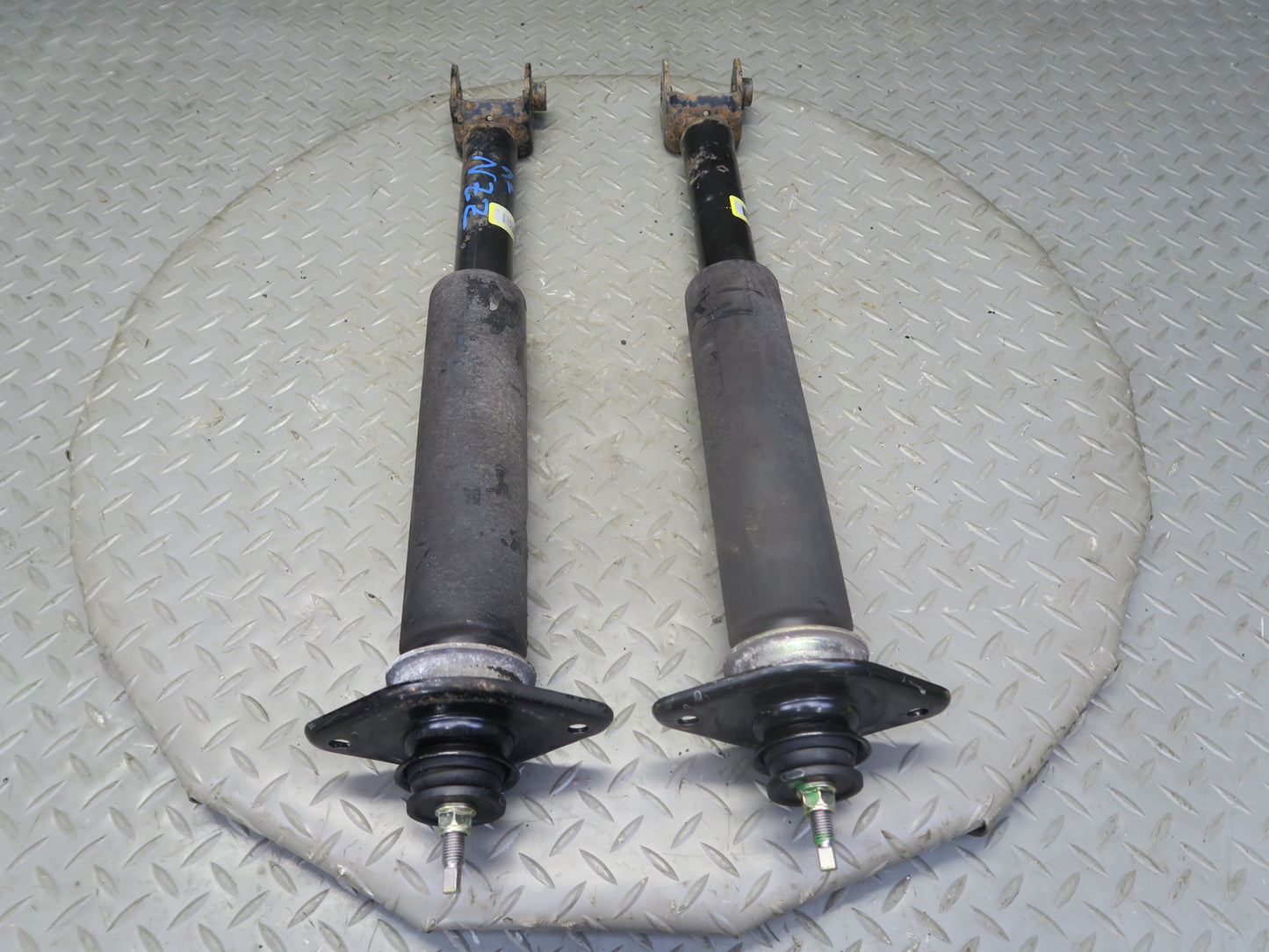 03-05 Nissan Z33 350Z Set of 2 Rear Strut Shock Absorber 34K Miles OEM