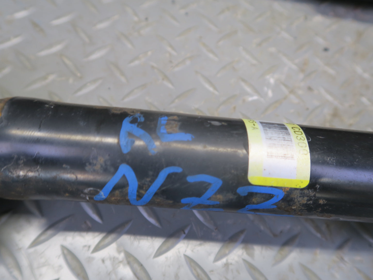 03-05 Nissan Z33 350Z Set of 2 Rear Strut Shock Absorber 34K Miles OEM