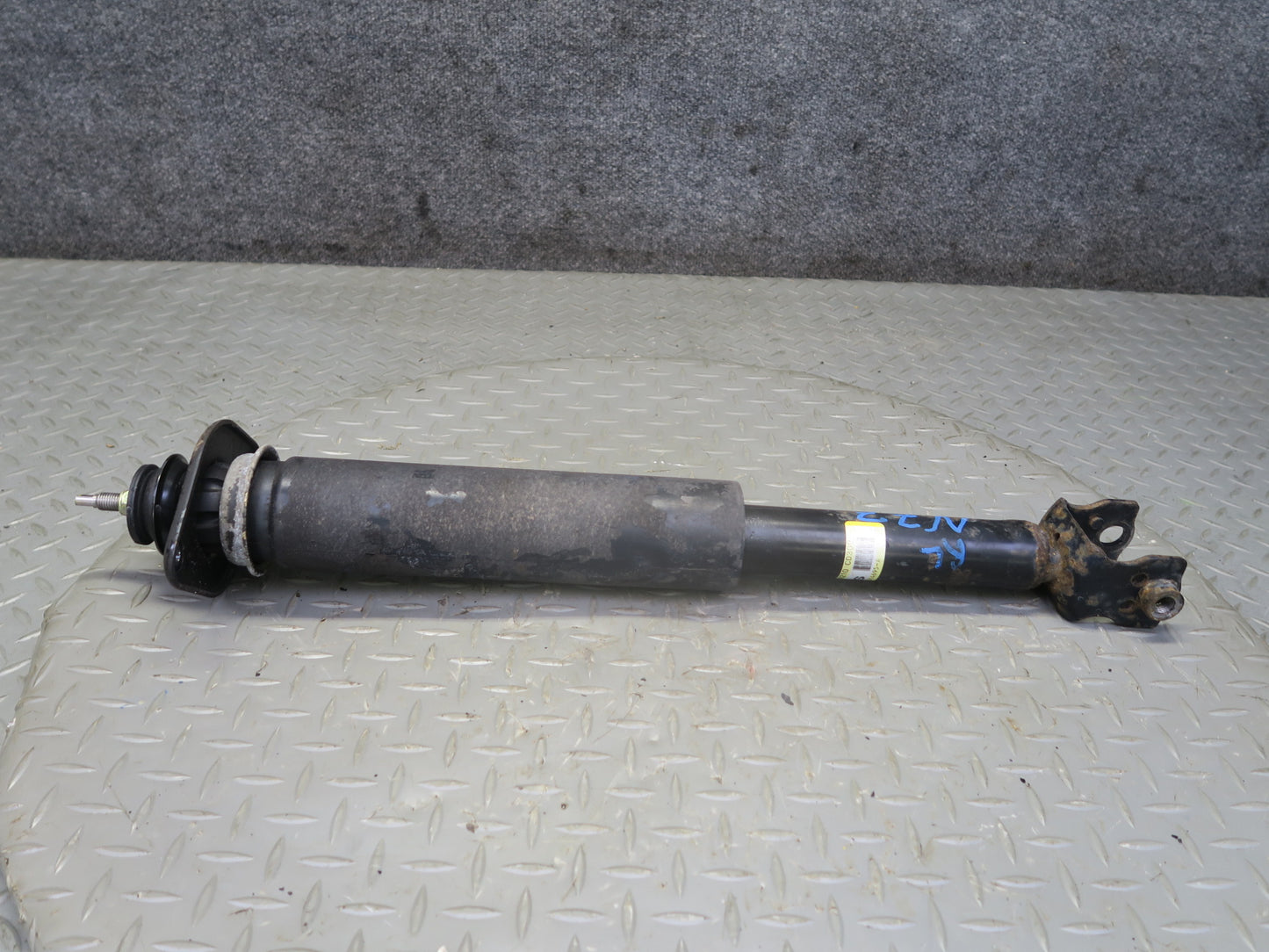 03-05 Nissan Z33 350Z Set of 2 Rear Strut Shock Absorber 34K Miles OEM