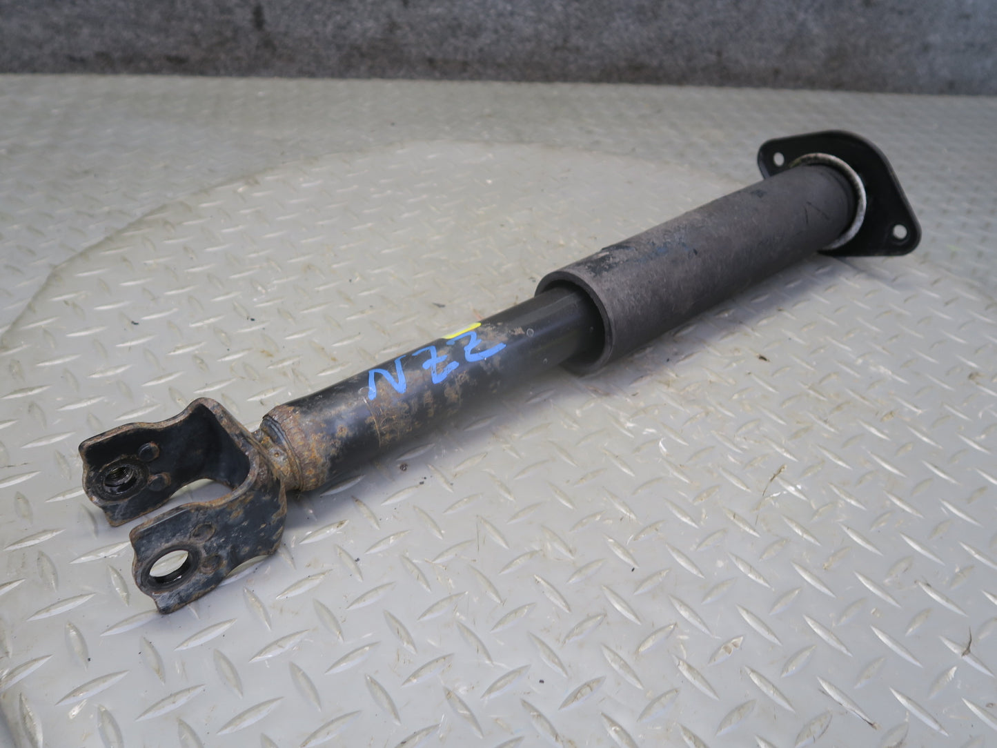 03-05 Nissan Z33 350Z Set of 2 Rear Strut Shock Absorber 34K Miles OEM