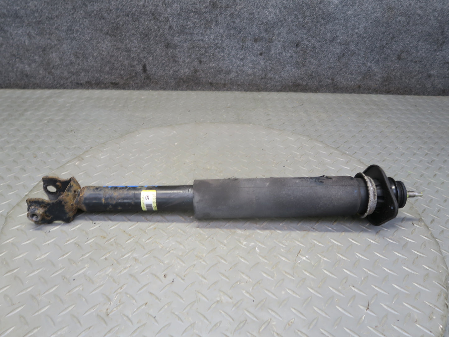 03-05 Nissan Z33 350Z Set of 2 Rear Strut Shock Absorber 34K Miles OEM