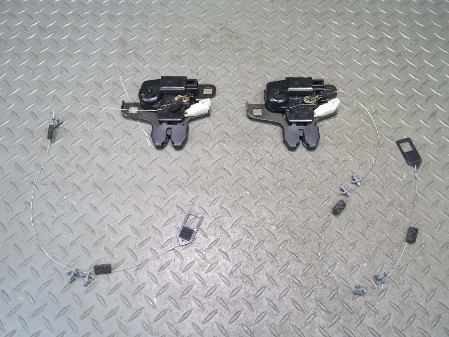 04-09 Nissan Z33 350Z Convertible Set of 2 Left & Right TOP Roof Lock Latch OEM