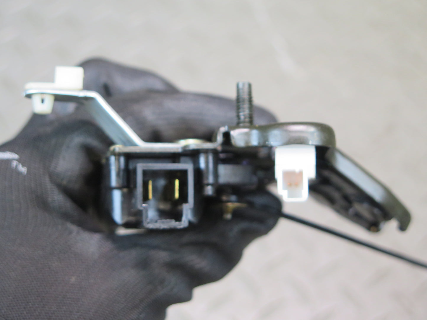 04-09 Nissan 350Z Z33 Convertible Rear Trunk Lid Lock Latch Actuator OEM