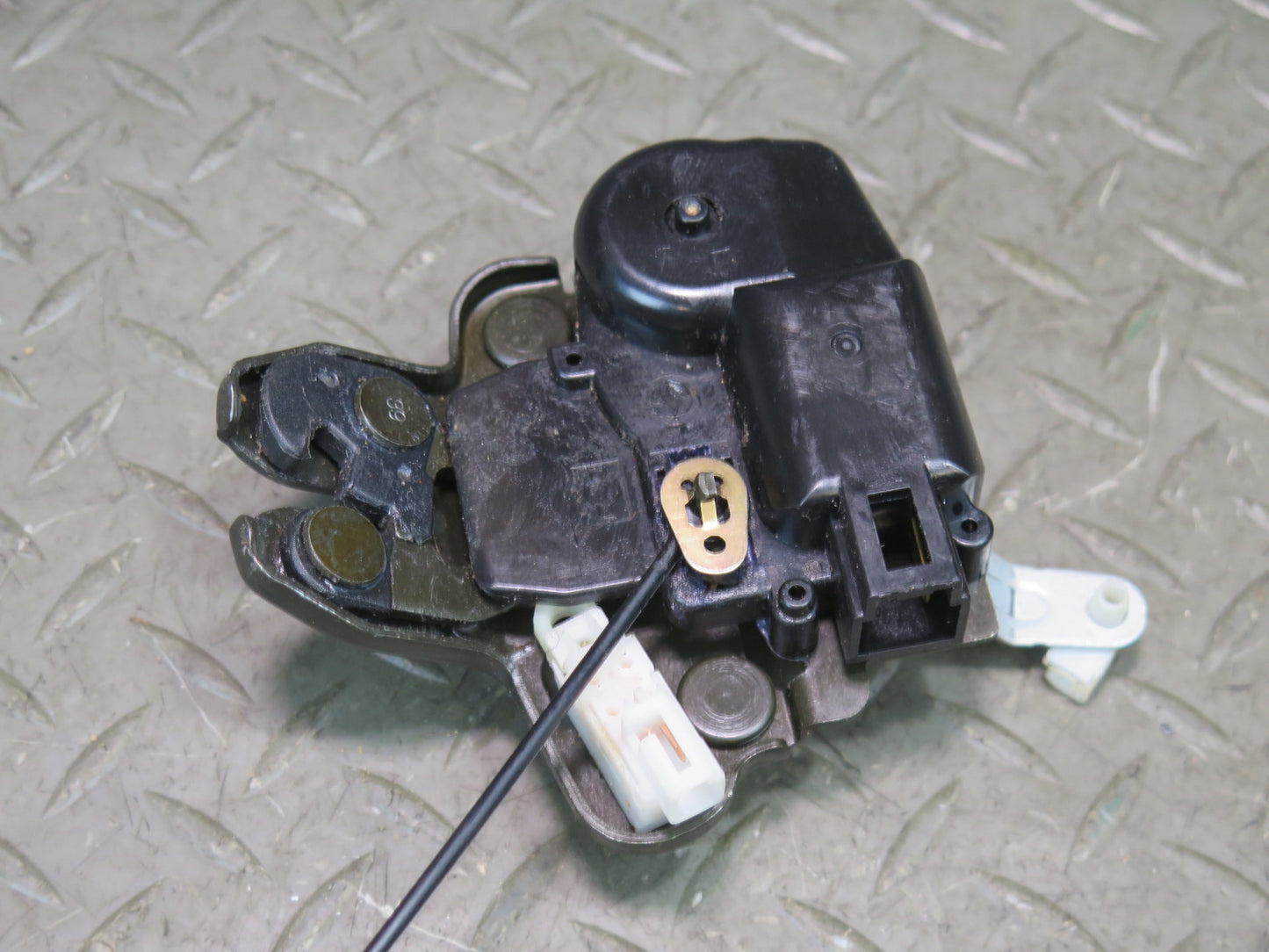04-09 Nissan 350Z Z33 Convertible Rear Trunk Lid Lock Latch Actuator OEM