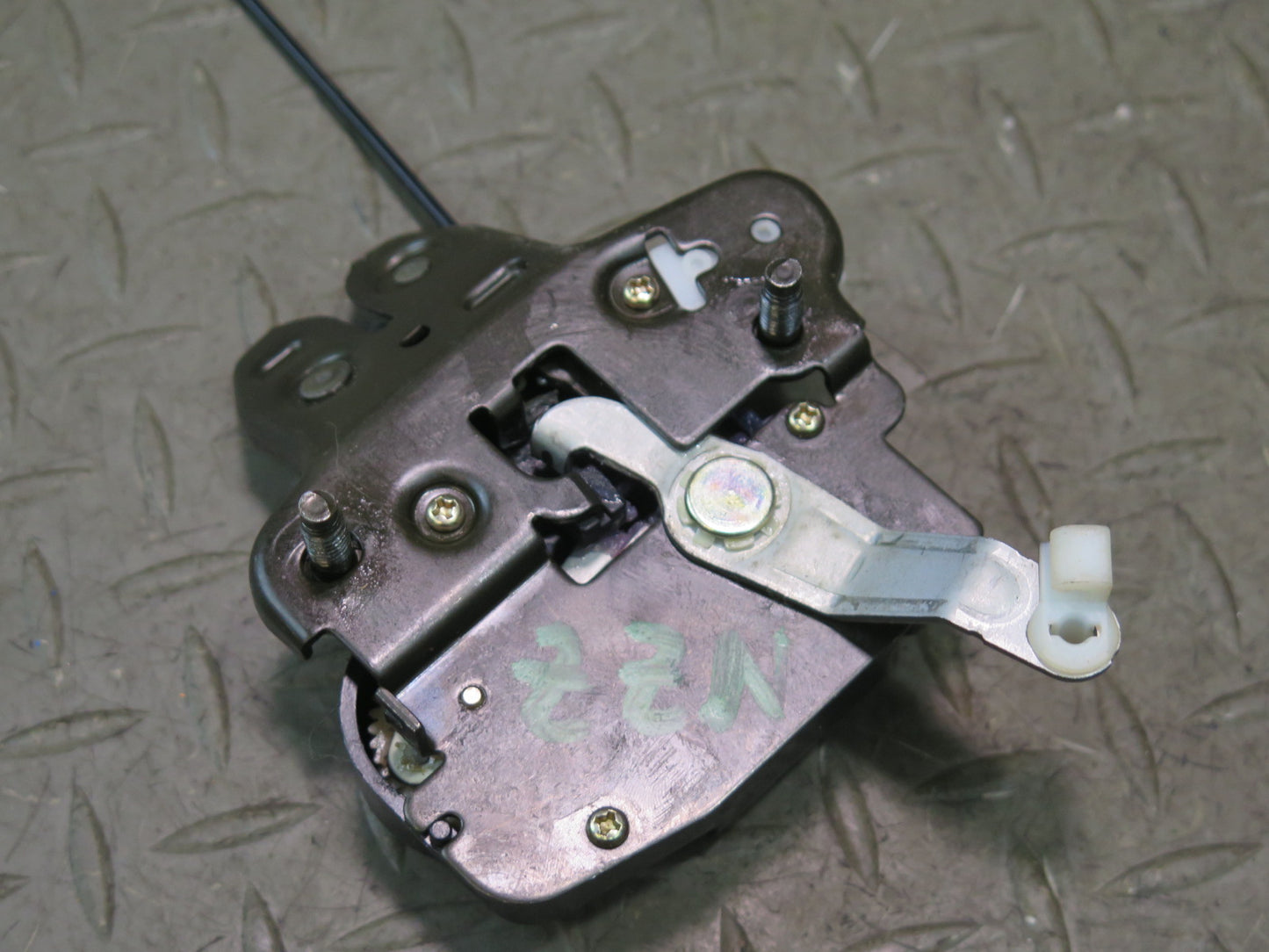 04-09 Nissan 350Z Z33 Convertible Rear Trunk Lid Lock Latch Actuator OEM