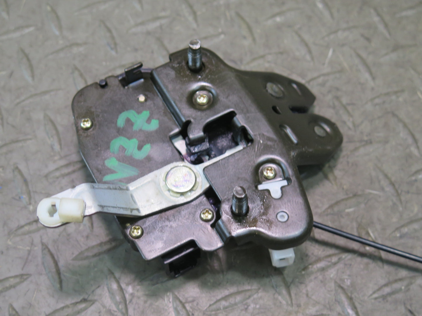 04-09 Nissan 350Z Z33 Convertible Rear Trunk Lid Lock Latch Actuator OEM
