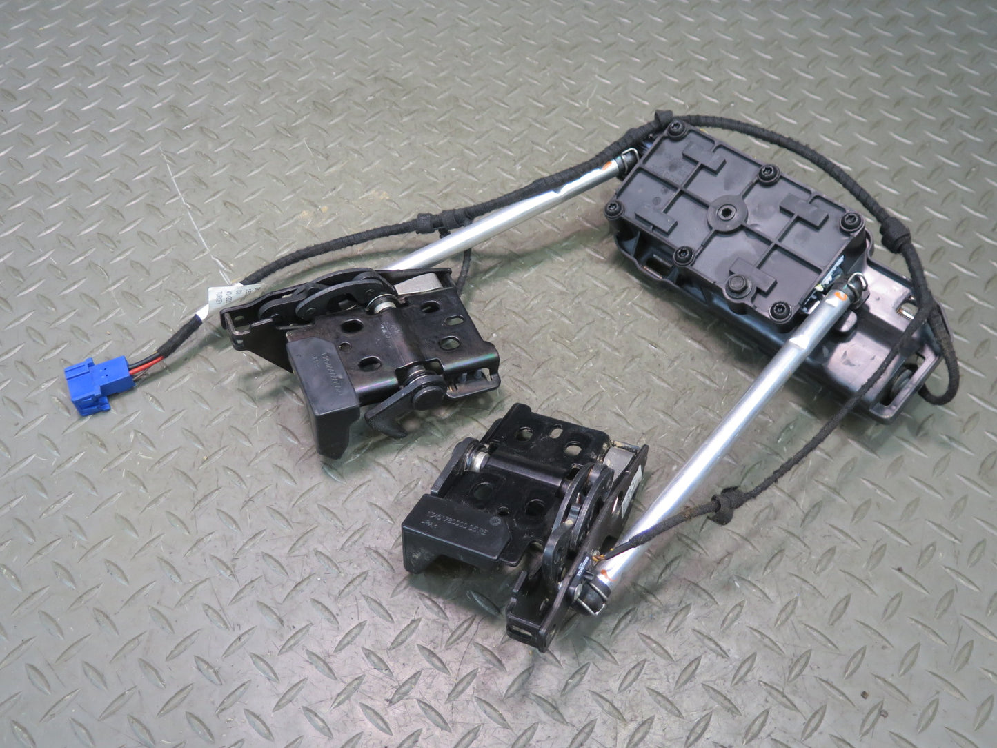 16-24 Chevrolet Camaro SS Convertible TOP Roof Lock Latch Motor Assembly OEM