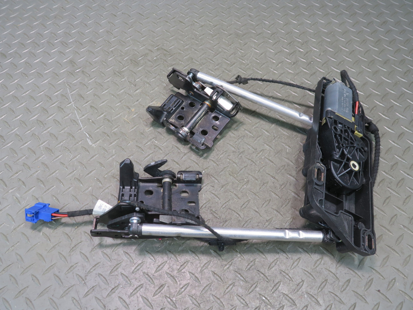 16-24 Chevrolet Camaro SS Convertible TOP Roof Lock Latch Motor Assembly OEM