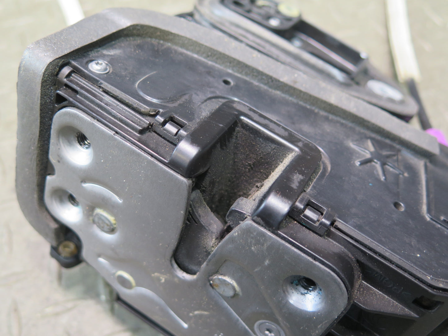16-24 Chevrolet Camaro SS Left Driver Door Lock Latch Actuator 13510955 OEM