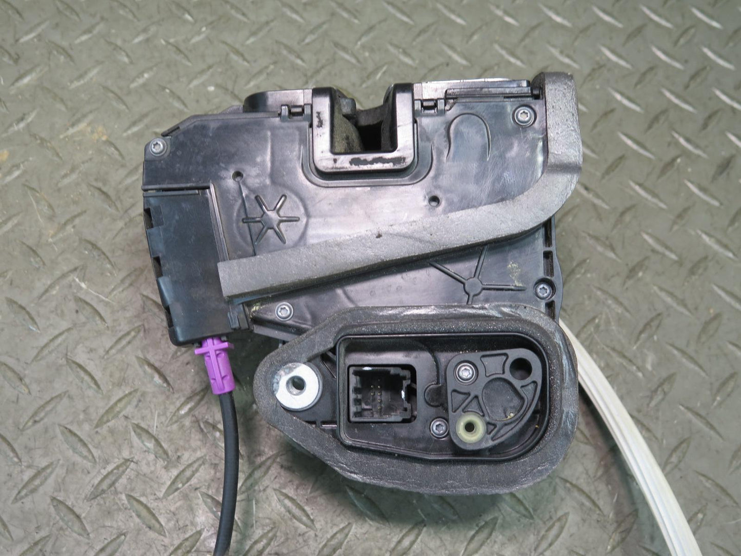 16-24 Chevrolet Camaro SS Left Driver Door Lock Latch Actuator 13510955 OEM