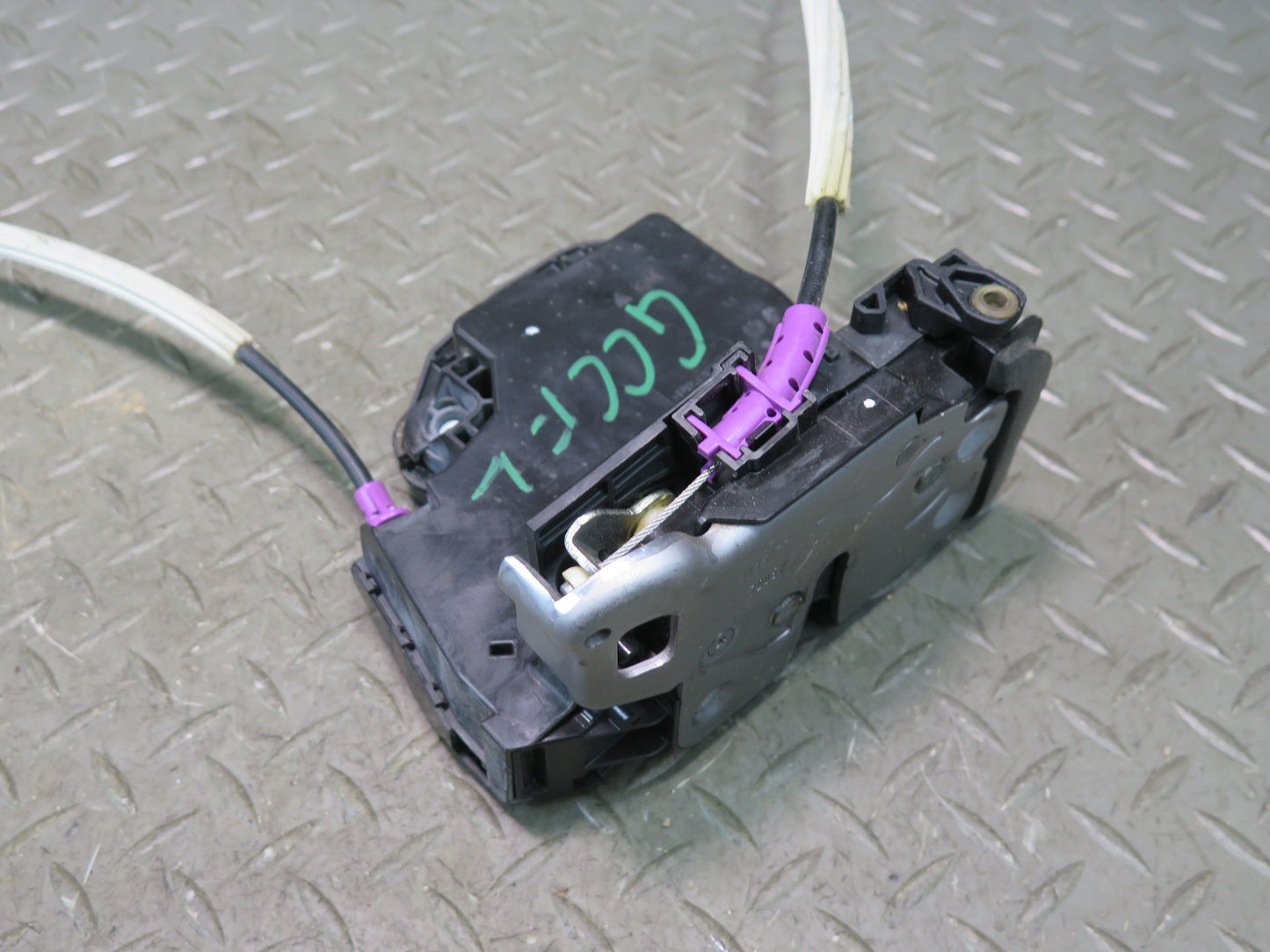 16-24 Chevrolet Camaro SS Left Driver Door Lock Latch Actuator 13510955 OEM