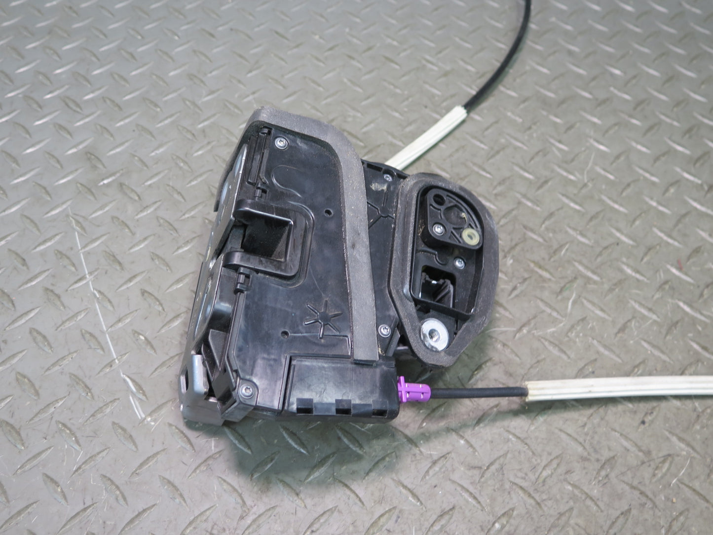 16-24 Chevrolet Camaro SS Left Driver Door Lock Latch Actuator 13510955 OEM