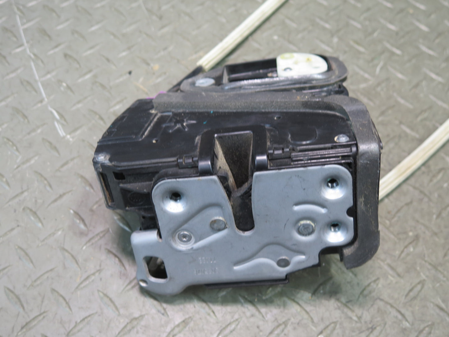 16-24 Chevrolet Camaro SS Right Passendger Door Lock Latch Actuator 13510954 OEM