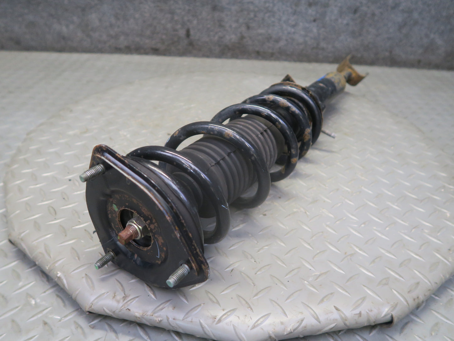 04-05 Nissan Z33 350Z Convertible Set of 2 Front Strut Shock Absorber 34K OEM
