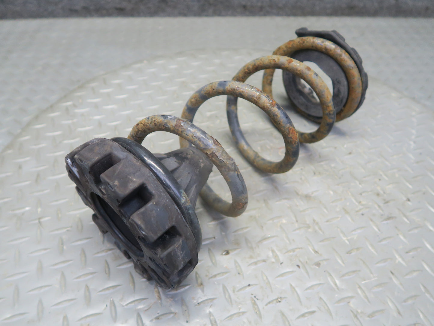 04-09 Nissan 350Z Z33 Convertible Set of 2 Rear Left & Right Coil Spring 34K OEM