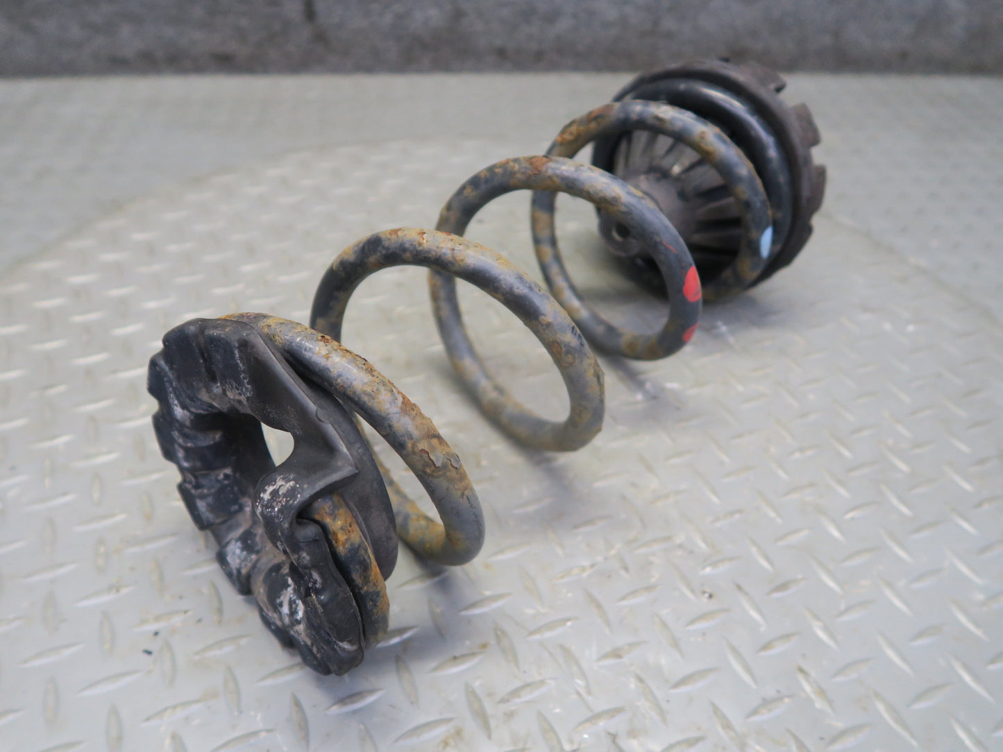 04-09 Nissan 350Z Z33 Convertible Set of 2 Rear Left & Right Coil Spring 34K OEM