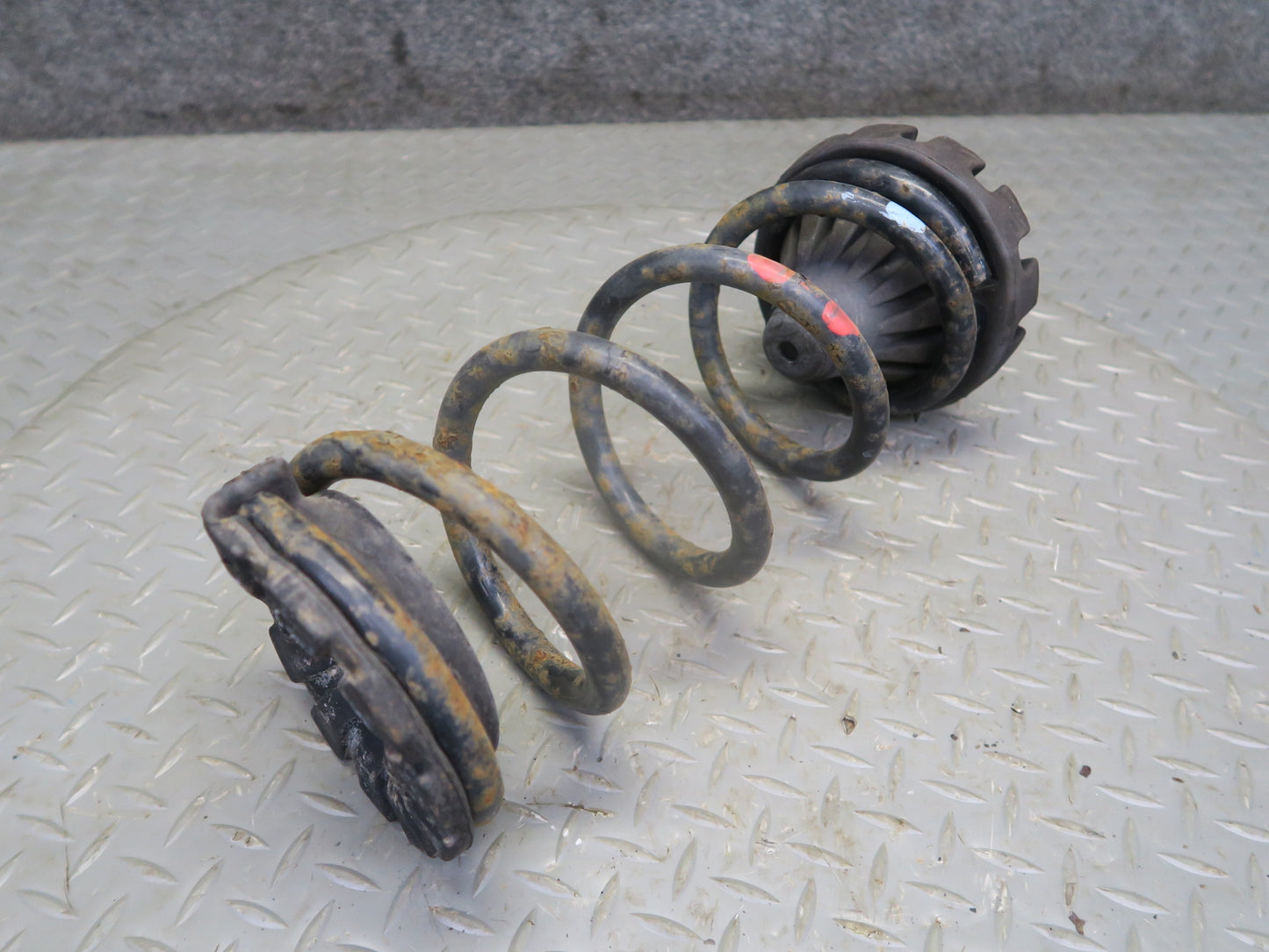04-09 Nissan 350Z Z33 Convertible Set of 2 Rear Left & Right Coil Spring 34K OEM