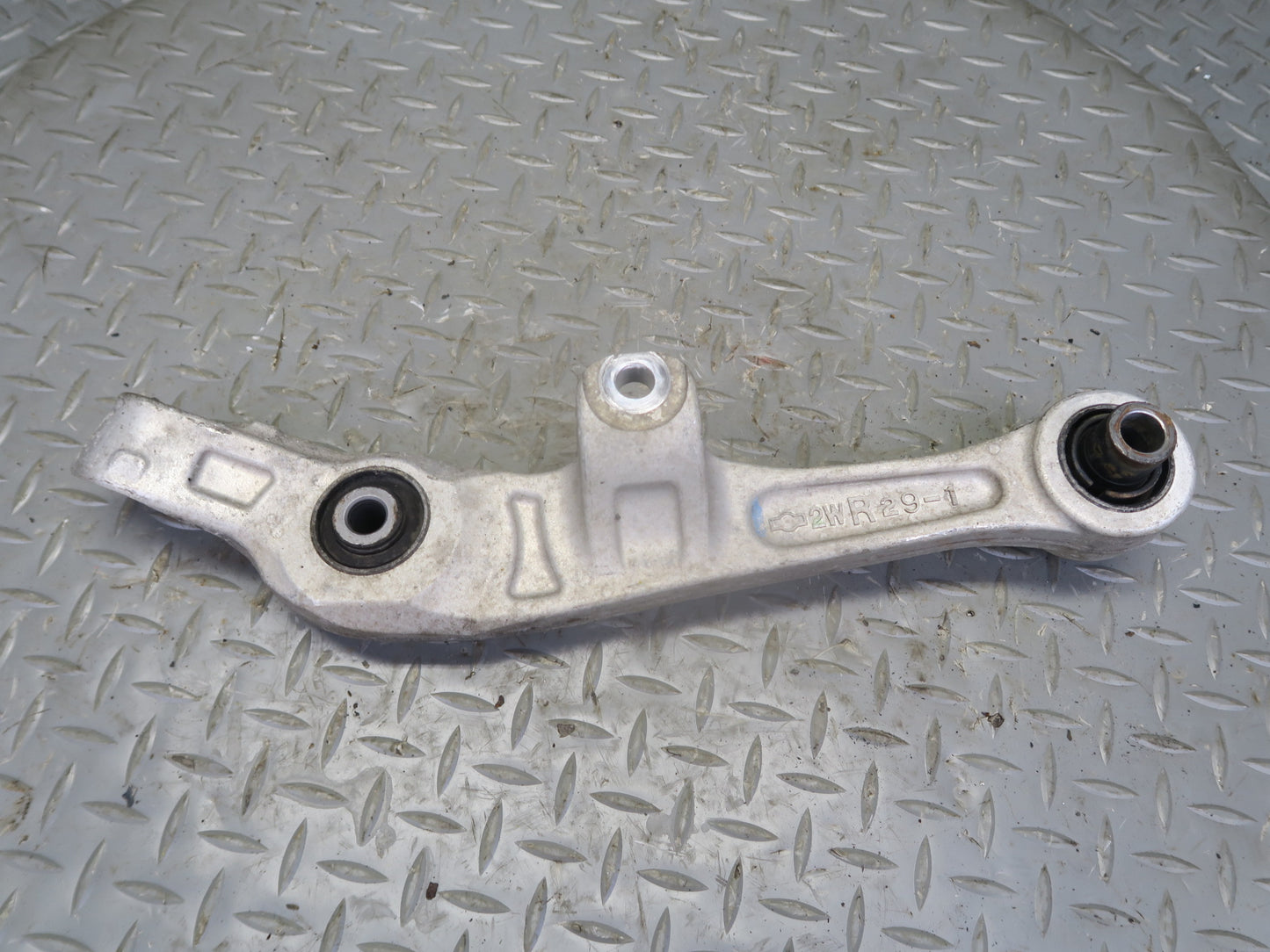 03-05 Nissan Z33 350Z Set of 2 Front Right Suspension Control Arm OEM