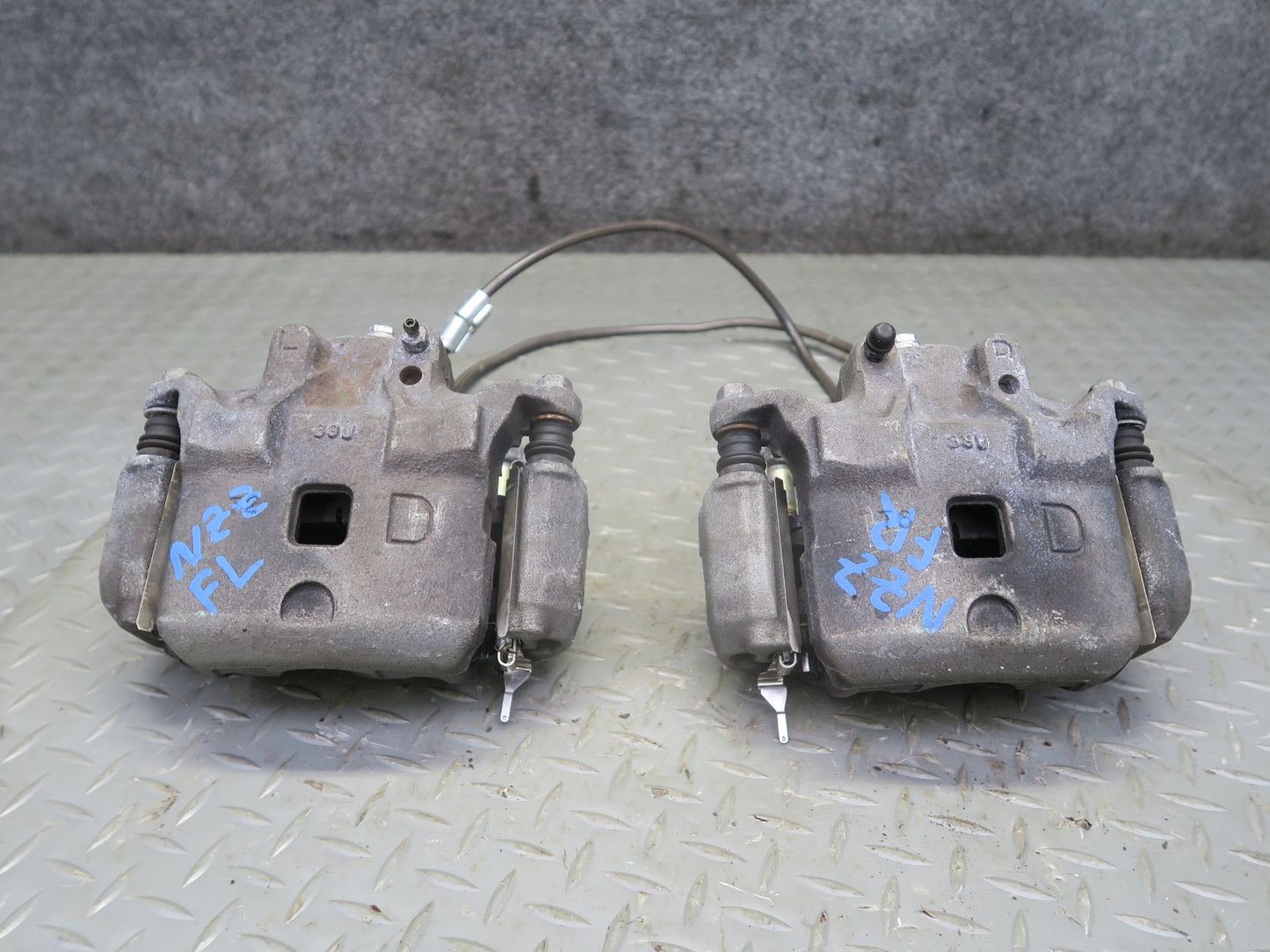 04-05 Nissan Z33 350Z Convert Set of 2 Front Left & Right Brake Caliper OEM