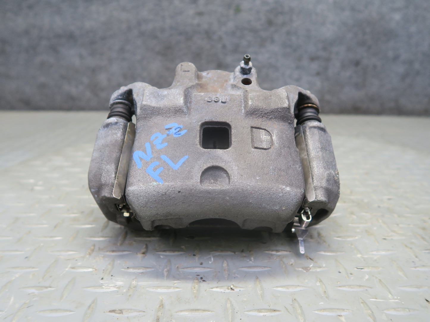 04-05 Nissan Z33 350Z Convert Set of 2 Front Left & Right Brake Caliper OEM