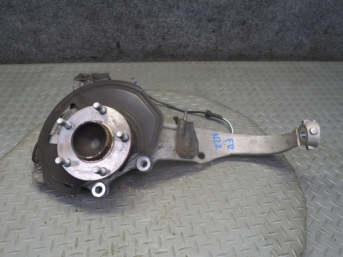 2004 Nissan Z33 350Z Convert Front Right Spindle Knuckle Wheel Hub Bearing OEM