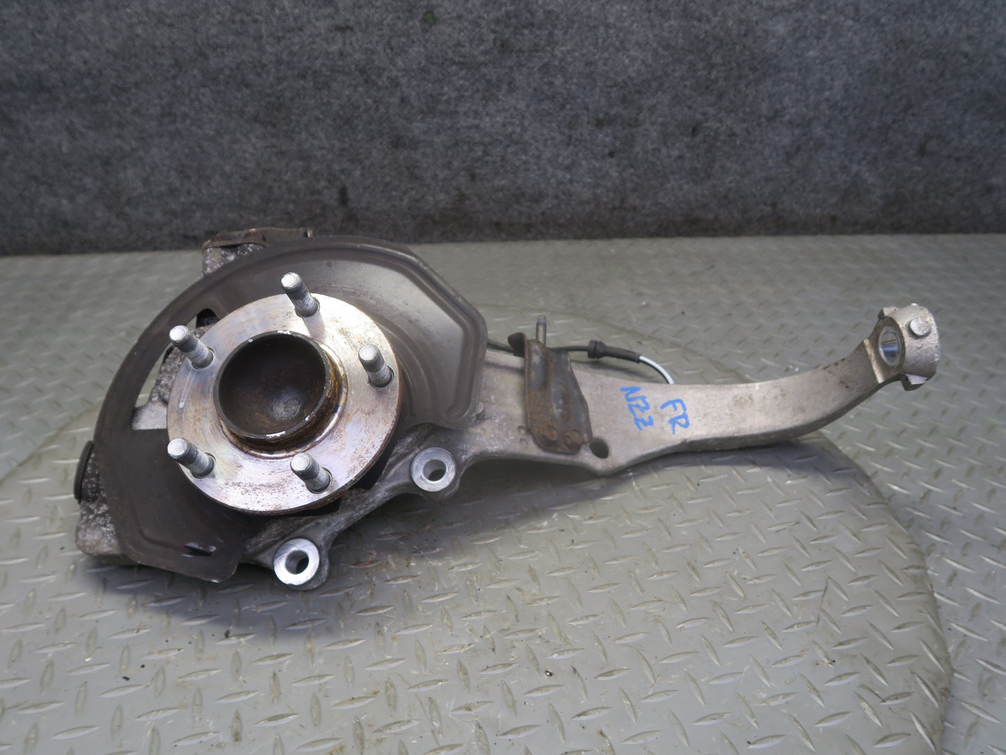 2004 Nissan Z33 350Z Convert Front Right Spindle Knuckle Wheel Hub Bearing OEM