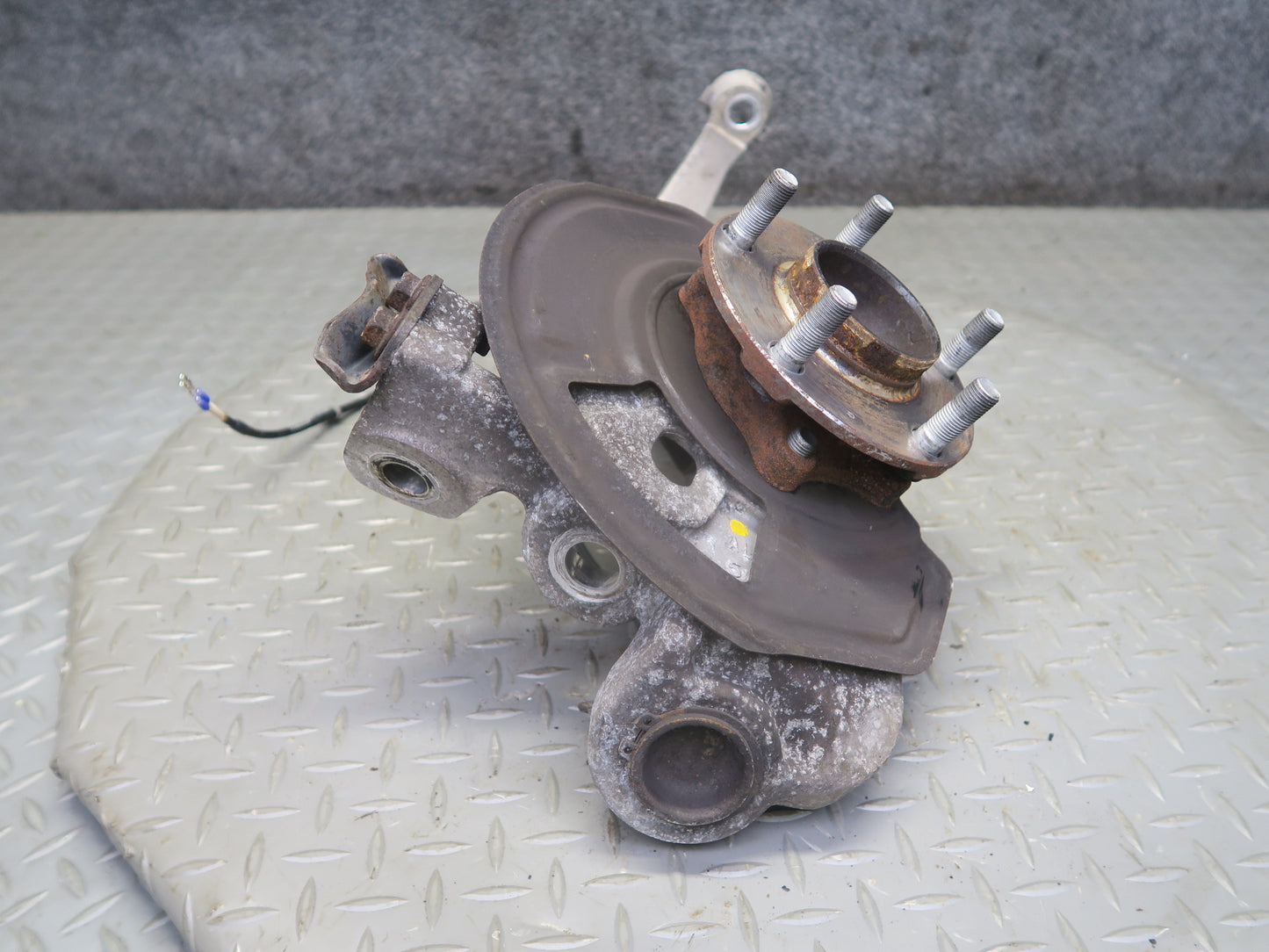 2004 Nissan Z33 350Z Convert Front Right Spindle Knuckle Wheel Hub Bearing OEM