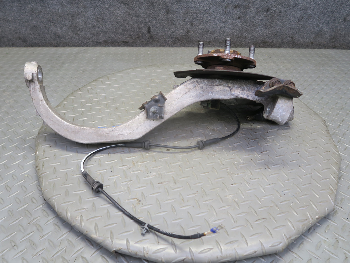 2004 Nissan Z33 350Z Convert Front Right Spindle Knuckle Wheel Hub Bearing OEM