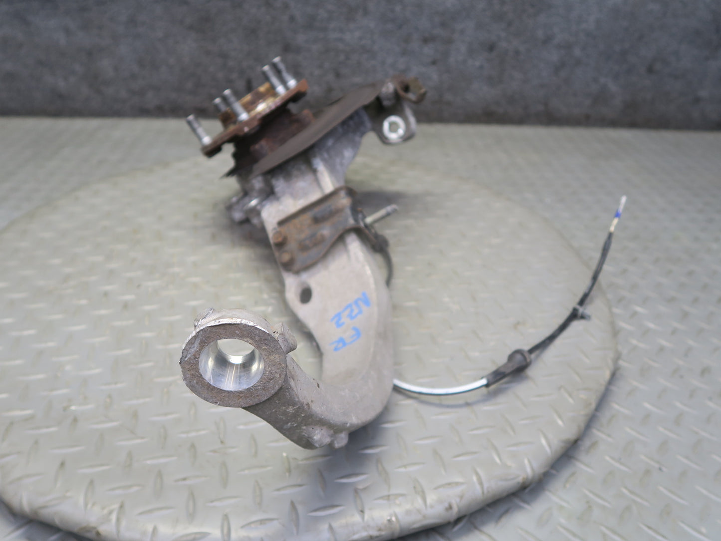 2004 Nissan Z33 350Z Convert Front Right Spindle Knuckle Wheel Hub Bearing OEM