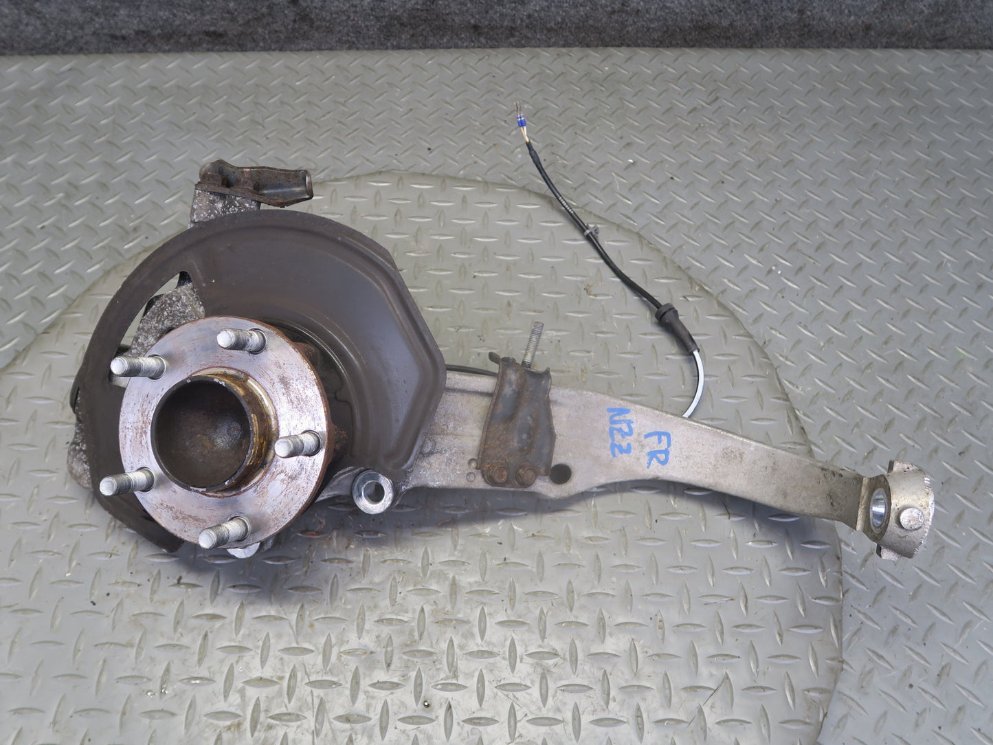 2004 Nissan Z33 350Z Convert Front Right Spindle Knuckle Wheel Hub Bearing OEM