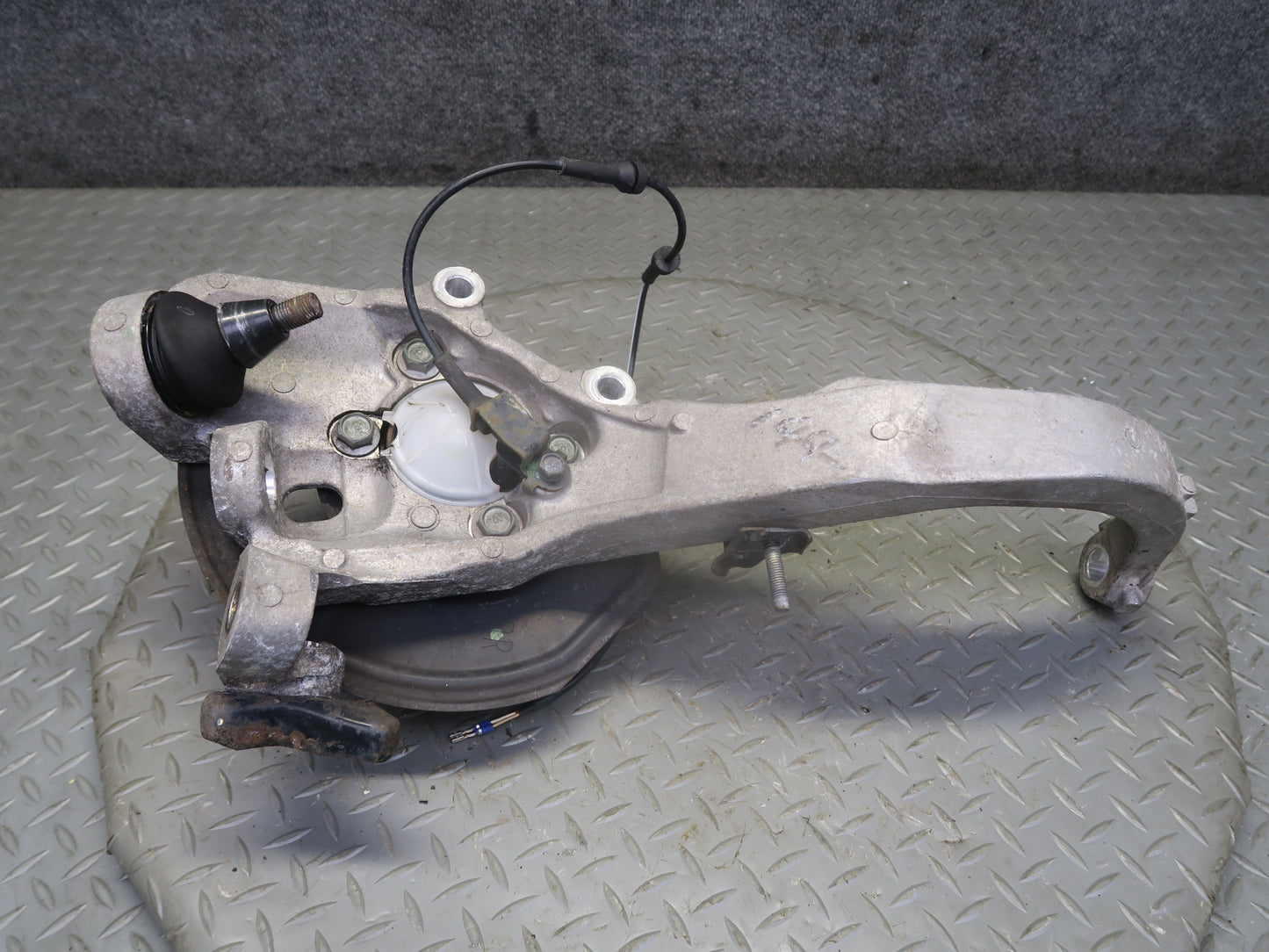 2004 Nissan Z33 350Z Convert Front Right Spindle Knuckle Wheel Hub Bearing OEM