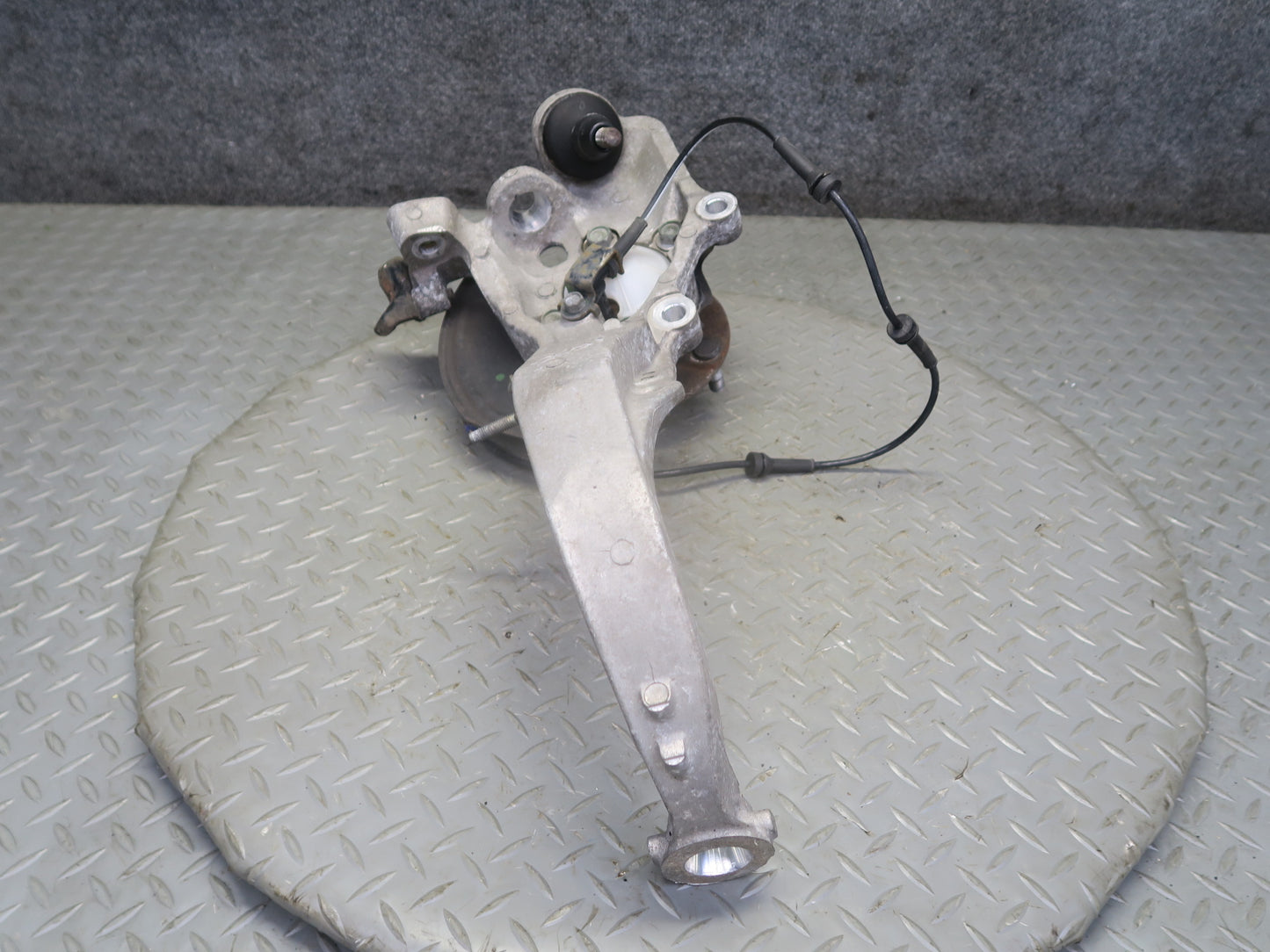 2004 Nissan Z33 350Z Convert Front Right Spindle Knuckle Wheel Hub Bearing OEM