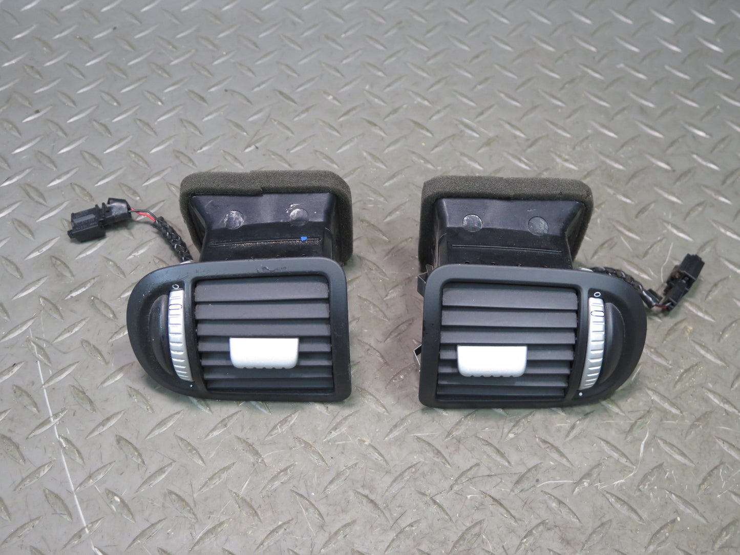 2003-2010 Porsche Cayenne 955 Dash Front Left & Right A/C Air Vent Set of 2