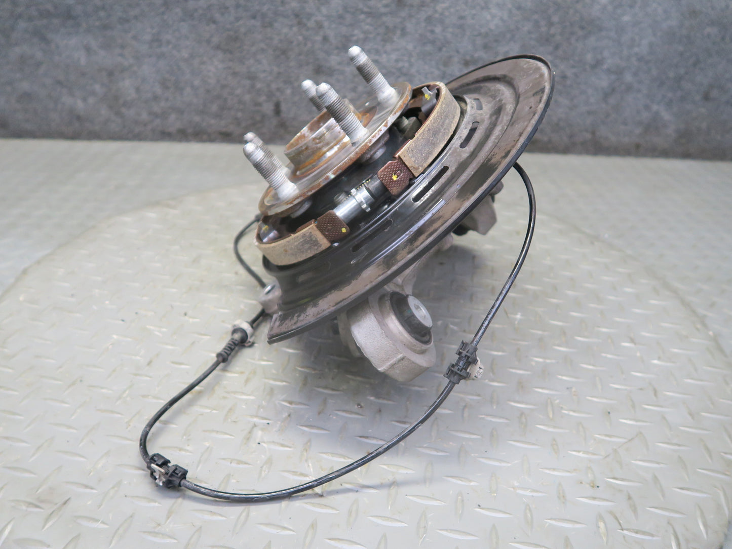 16-24 Chevrolet Camaro SS Rear Right Spindle Knuckle Wheel Hub Bearing OEM