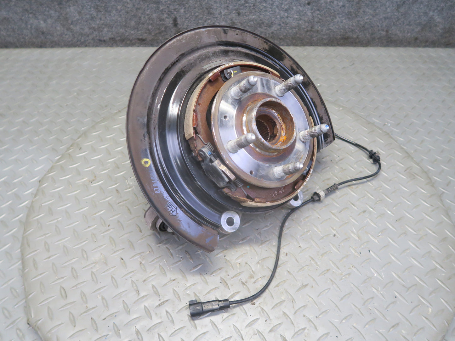 16-24 Chevrolet Camaro SS Rear Right Spindle Knuckle Wheel Hub Bearing OEM