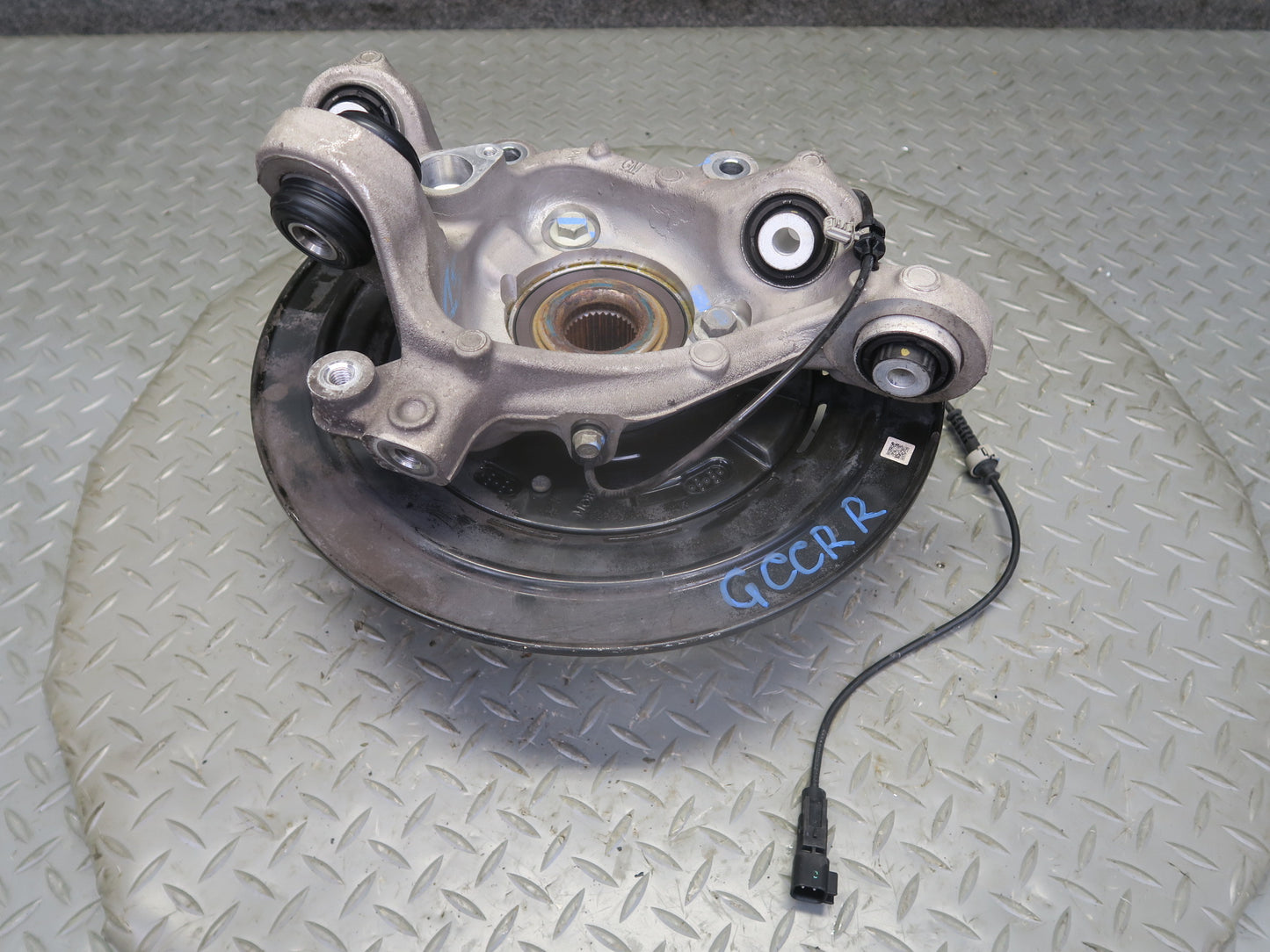 16-24 Chevrolet Camaro SS Rear Right Spindle Knuckle Wheel Hub Bearing OEM
