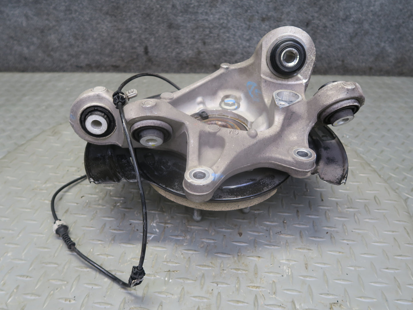 16-24 Chevrolet Camaro SS Rear Right Spindle Knuckle Wheel Hub Bearing OEM