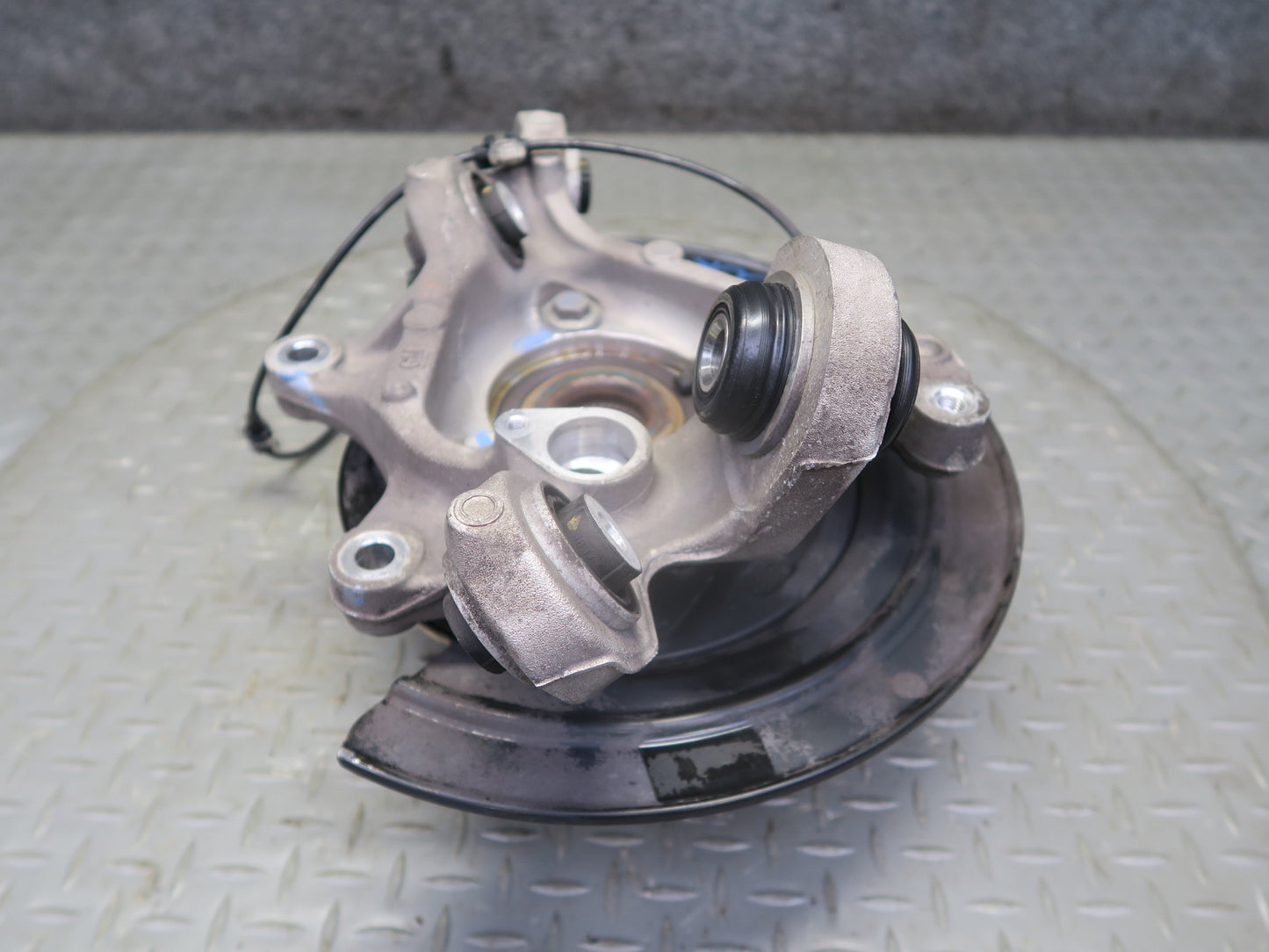 16-24 Chevrolet Camaro SS Rear Right Spindle Knuckle Wheel Hub Bearing OEM