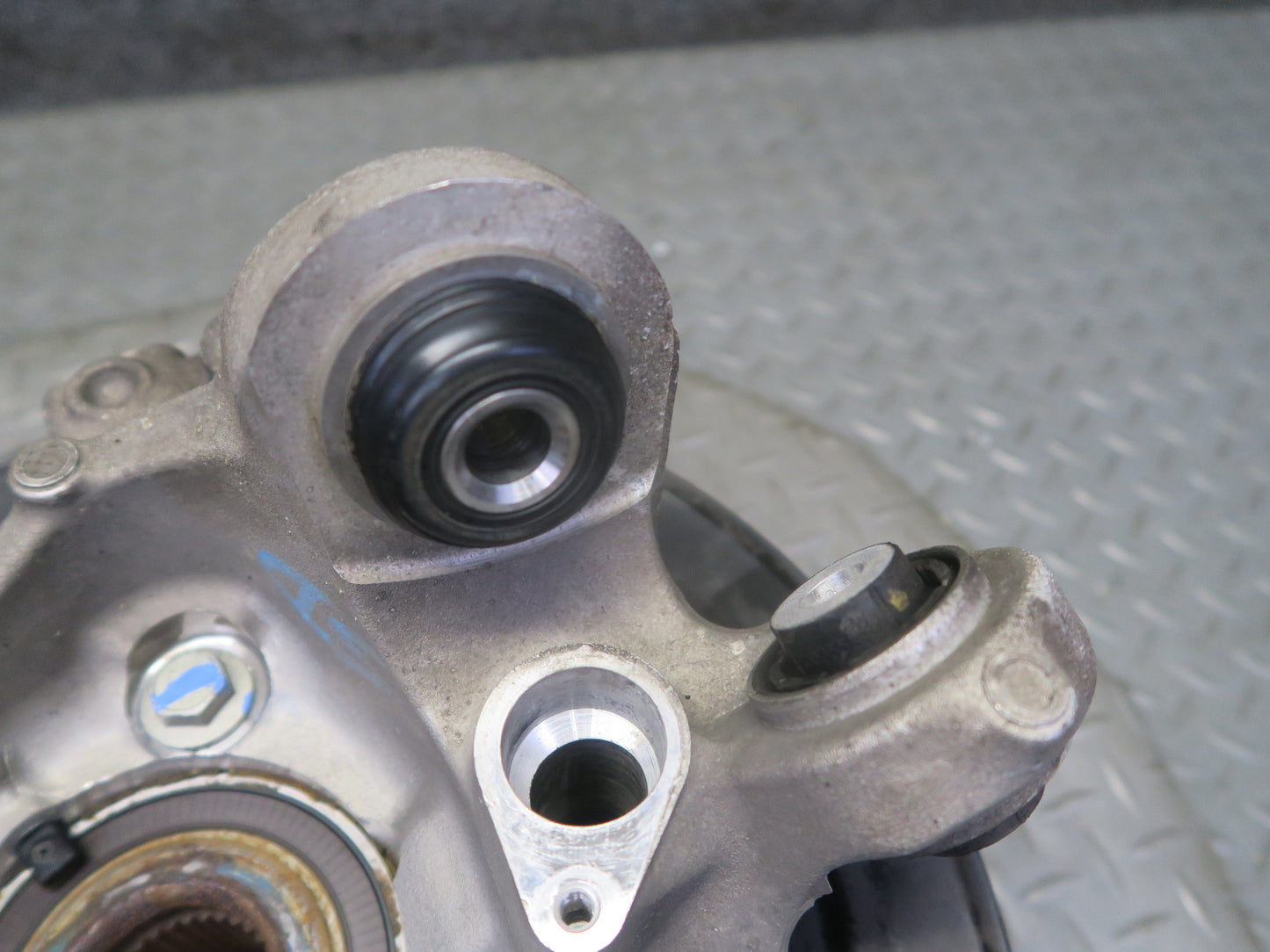 16-24 Chevrolet Camaro SS Rear Right Spindle Knuckle Wheel Hub Bearing OEM