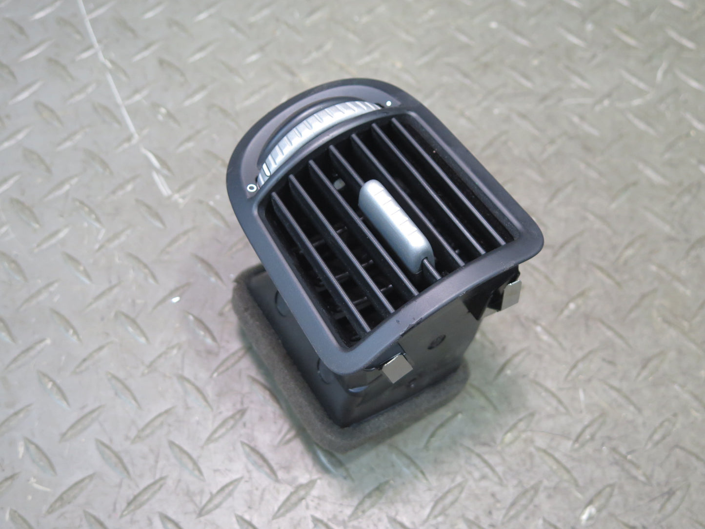 2003-2010 Porsche Cayenne 955 Dash Front Left & Right A/C Air Vent Set of 2