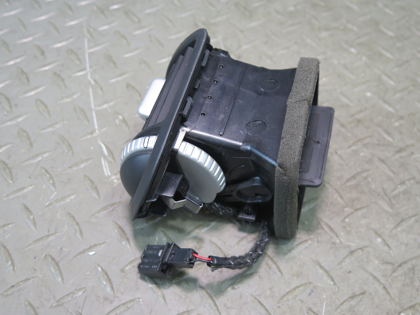 2003-2010 Porsche Cayenne 955 Dash Front Left & Right A/C Air Vent Set of 2
