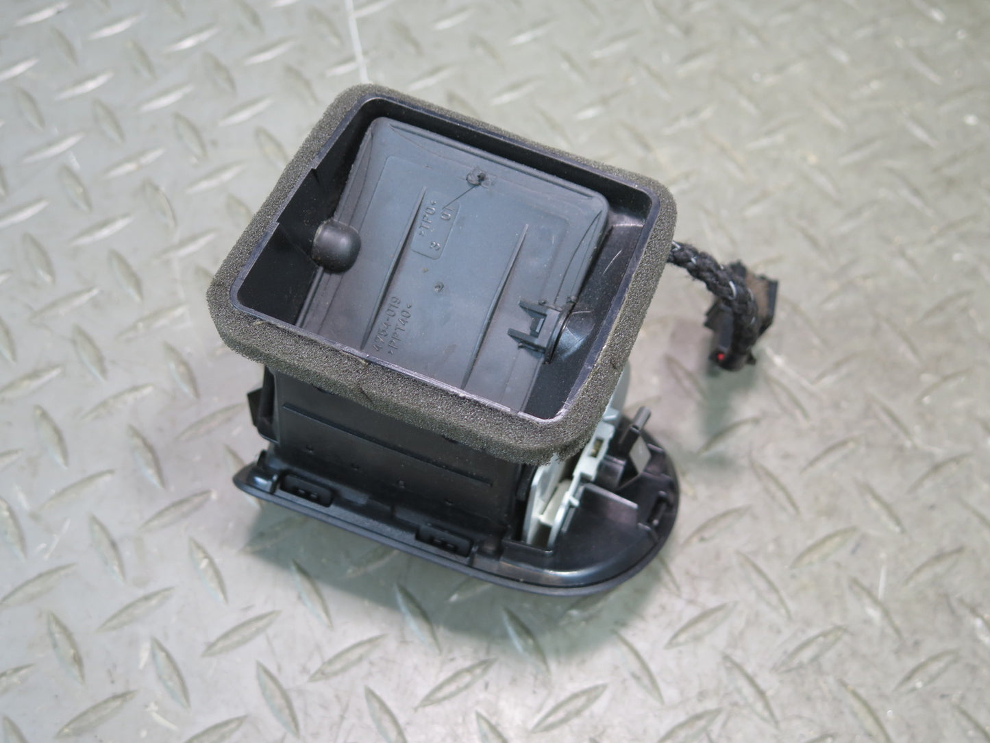2003-2010 Porsche Cayenne 955 Dash Front Left & Right A/C Air Vent Set of 2