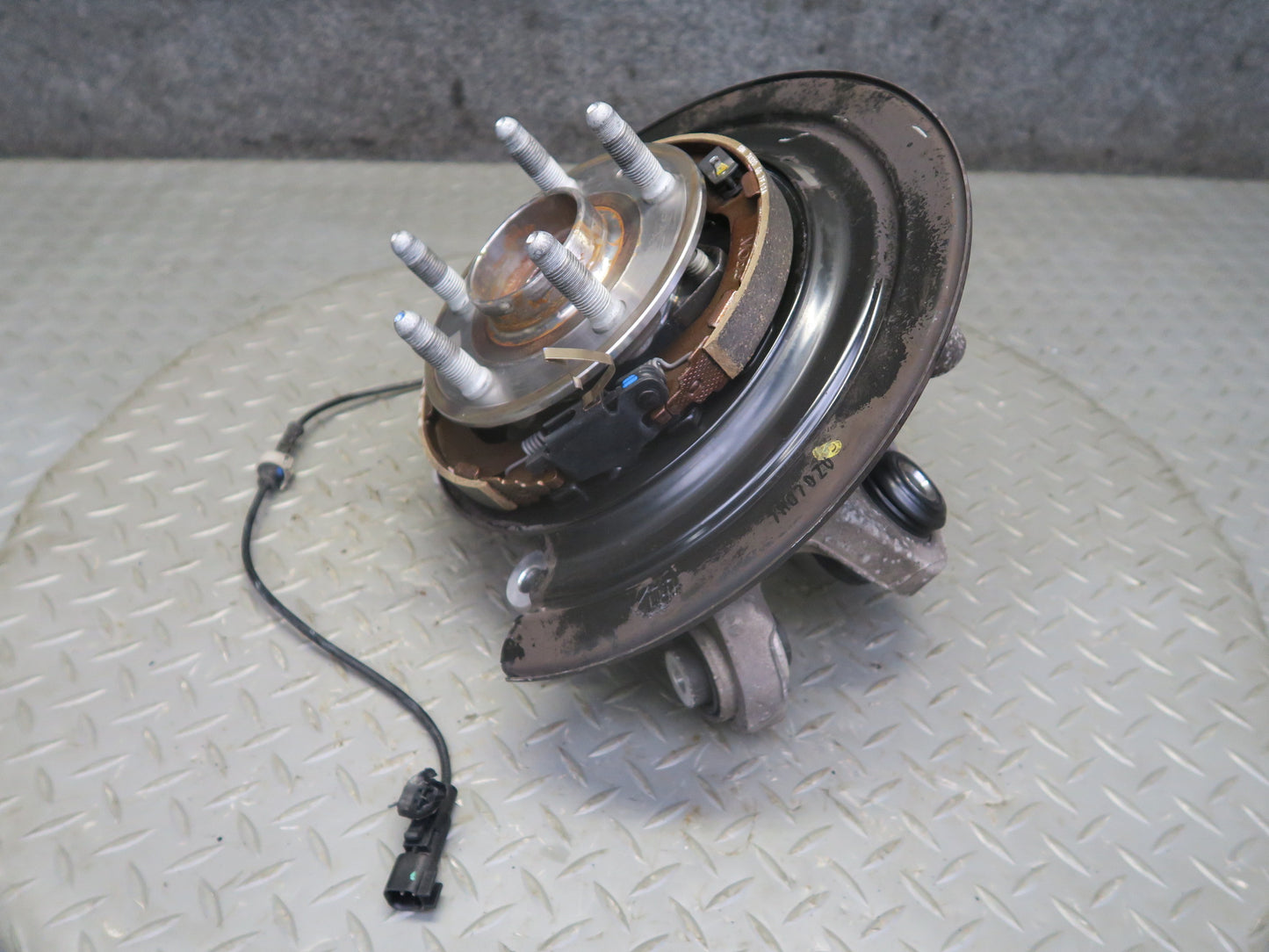 16-24 Chevrolet Camaro SS Rear Left Spindle Knuckle Wheel Hub Bearing OEM