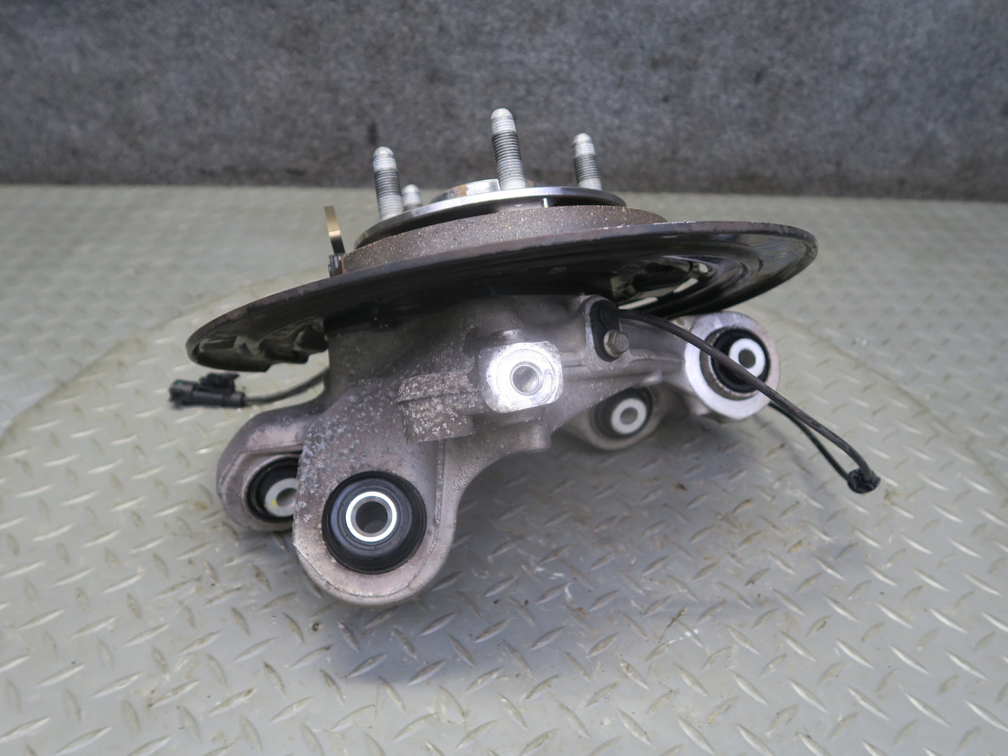 16-24 Chevrolet Camaro SS Rear Left Spindle Knuckle Wheel Hub Bearing OEM