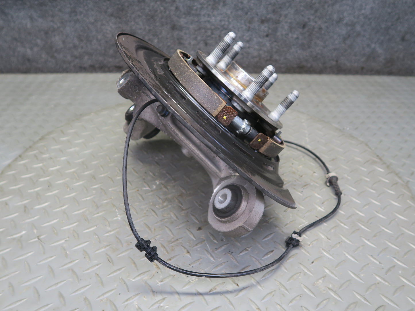 16-24 Chevrolet Camaro SS Rear Left Spindle Knuckle Wheel Hub Bearing OEM