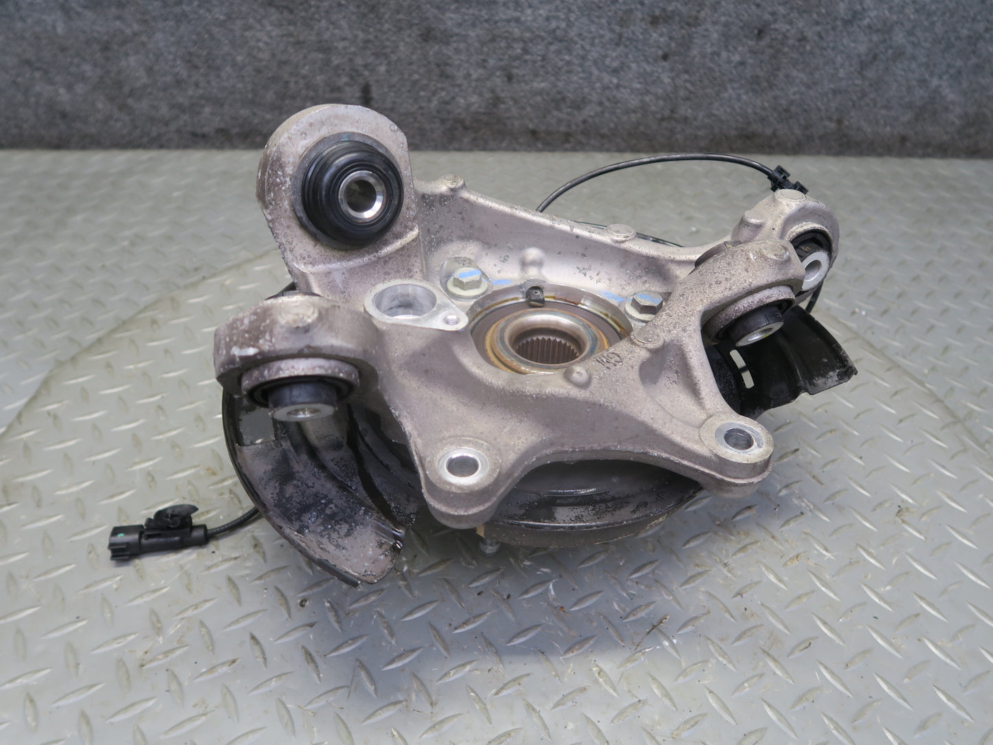 16-24 Chevrolet Camaro SS Rear Left Spindle Knuckle Wheel Hub Bearing OEM