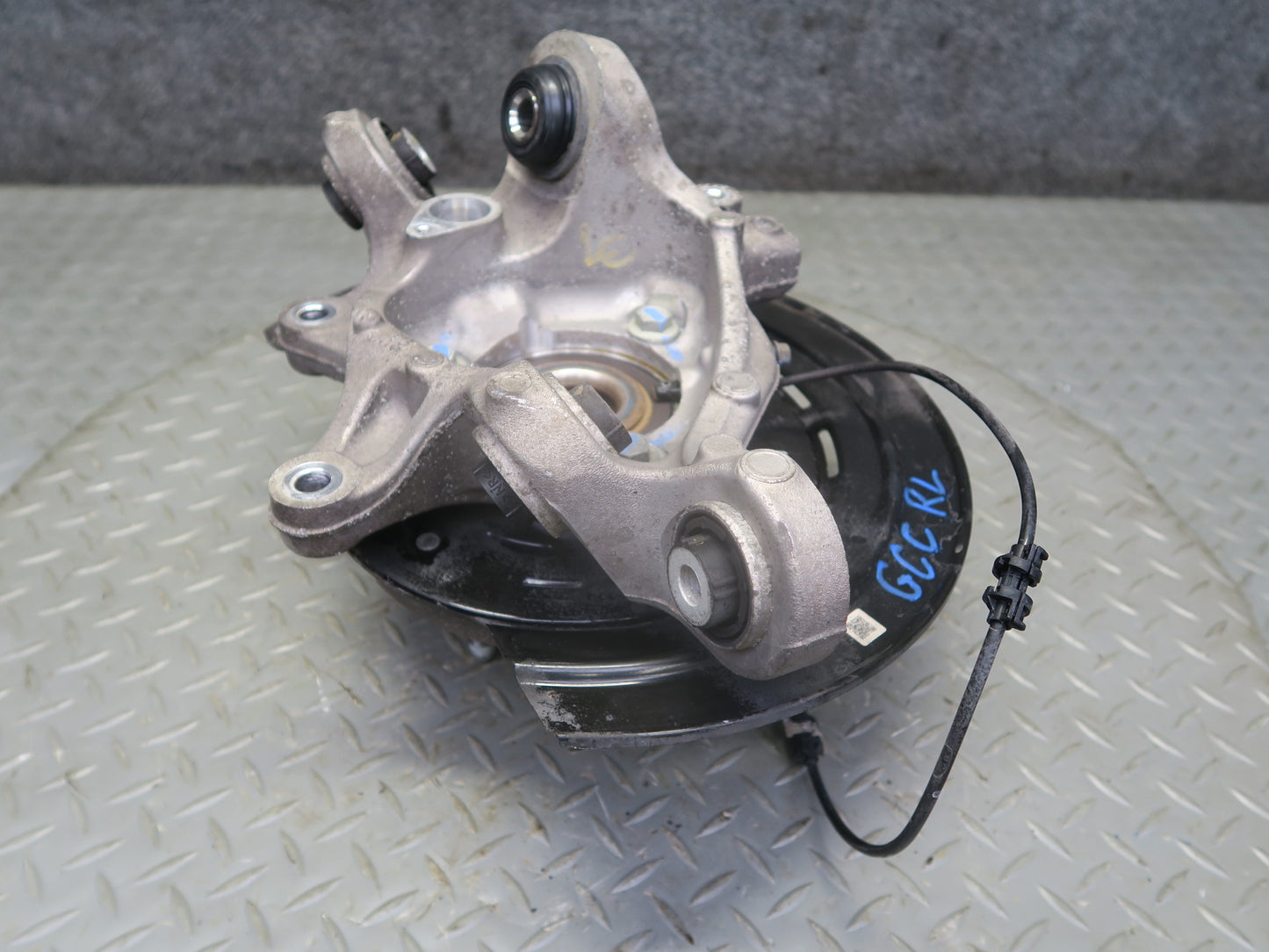 16-24 Chevrolet Camaro SS Rear Left Spindle Knuckle Wheel Hub Bearing OEM