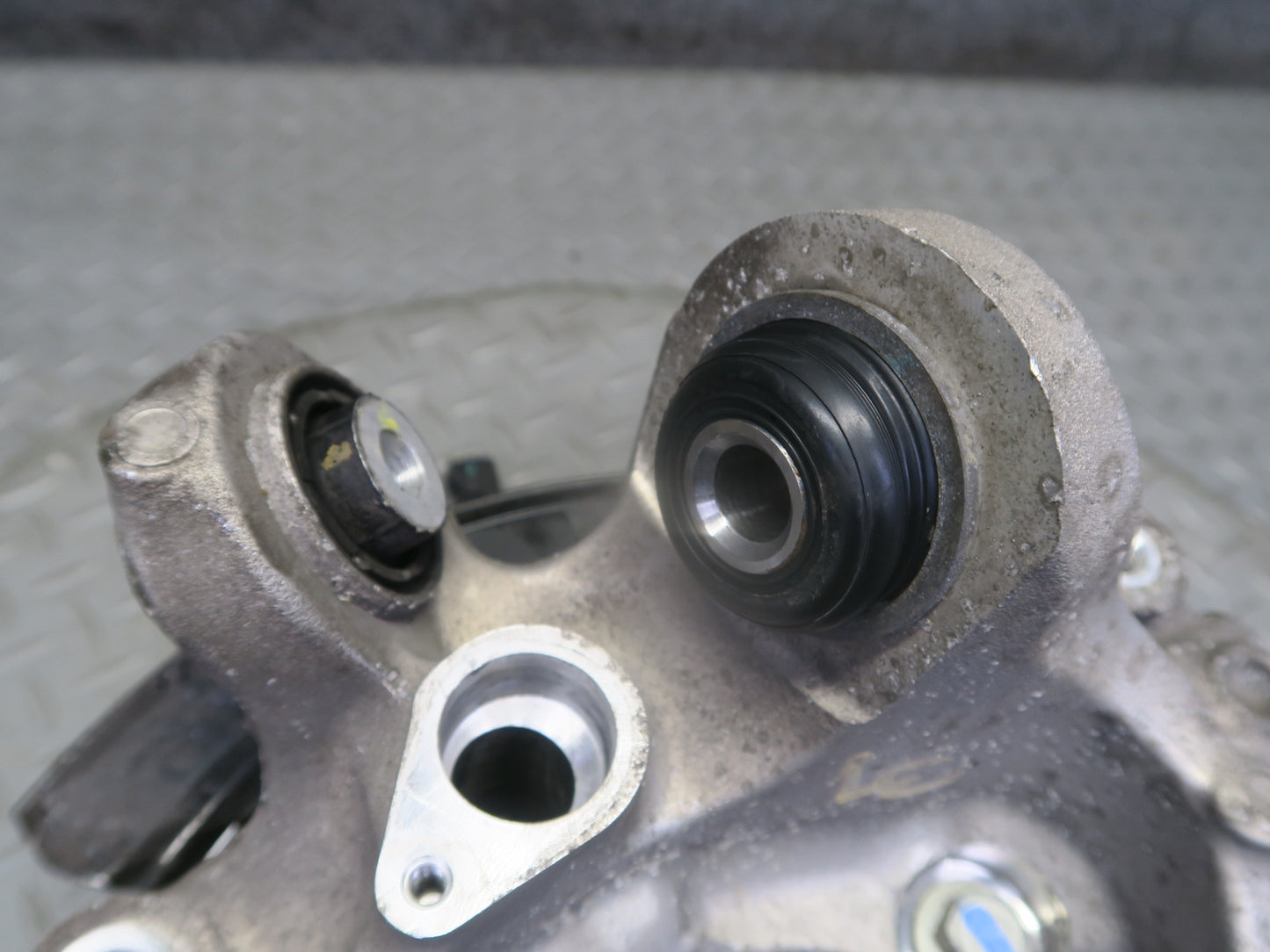 16-24 Chevrolet Camaro SS Rear Left Spindle Knuckle Wheel Hub Bearing OEM