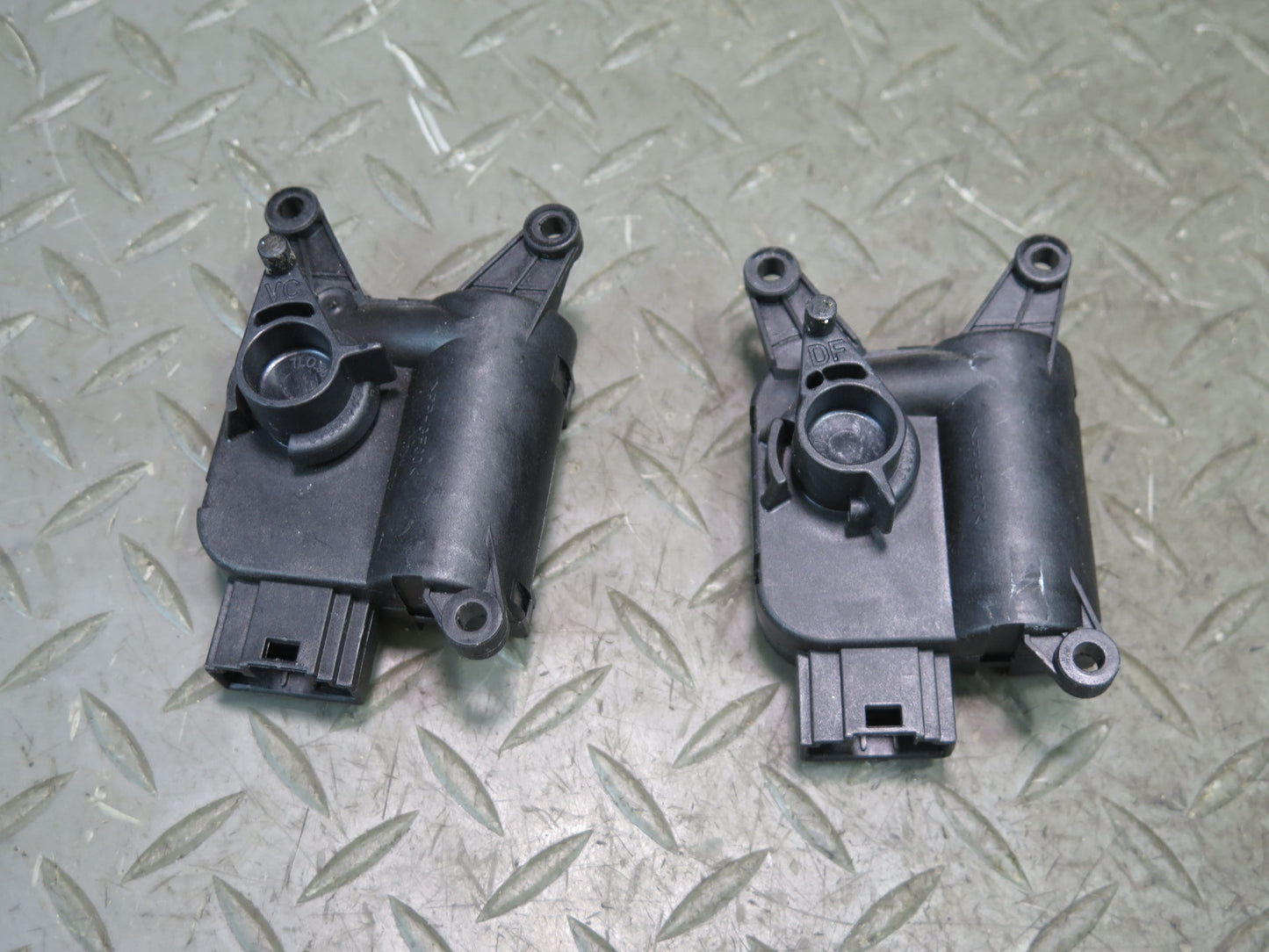 2003-2010 Porsche Cayenne 955 A/C Heater Flap  Door Actuator Motor Set