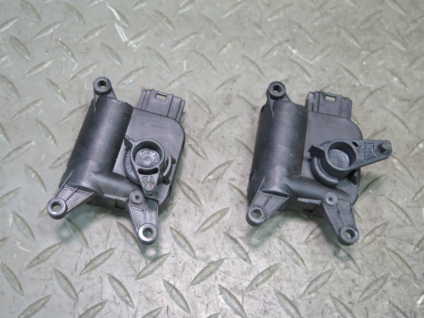 2003-2010 Porsche Cayenne 955 A/C Heater Flap  Door Actuator Motor Set